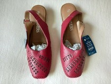 Brand New Women's Pavers