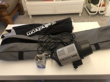 Elinchrom 500 Studio Flashlight inc. bag, reflector & Manfrotto tripod