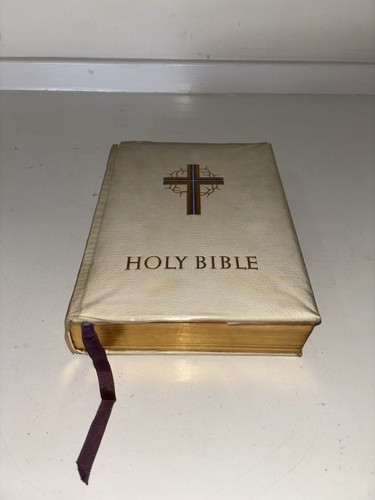 The holy bible deluxe - the,