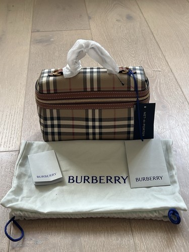 Bnwt burberry vanity - burberry, bag
