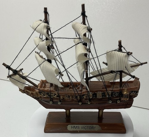 Small detailed display model - small,