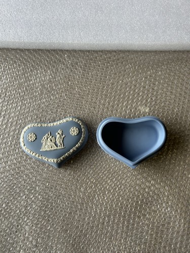 Wedgwood blue jasperware - blue, heart