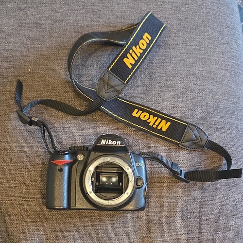 Nikon d3000 dslr camera body - nikon,