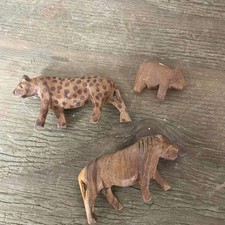 Besmo Hand Carved Kenyan