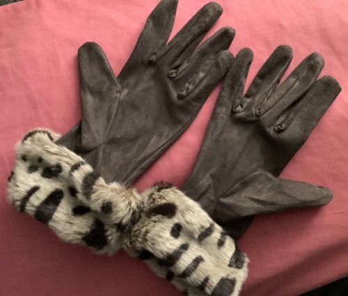 Soft brown gloves with faux - gloves,