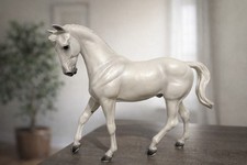 Breyer milton famous show - milton,