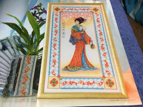 Gorgeous golden geisha - golden,