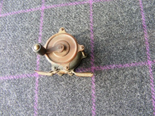 Antique hendryx small - small, brass
