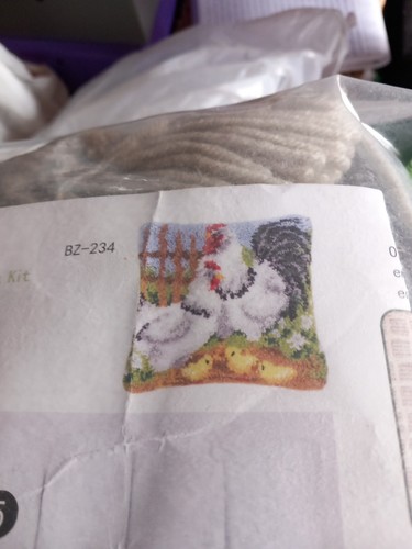 Chicken family latch hook - family,