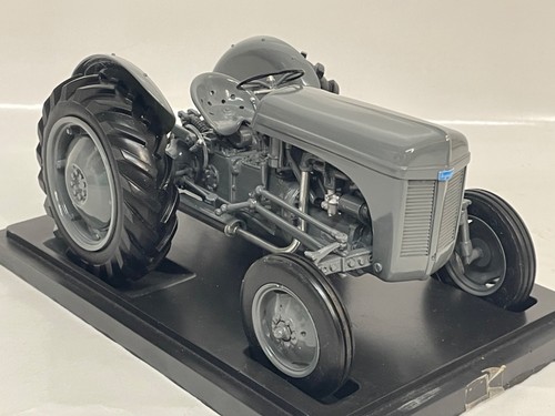 Scale tractoys ferguson - 1/16,