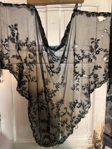 Fabulous antique lace - shawl,