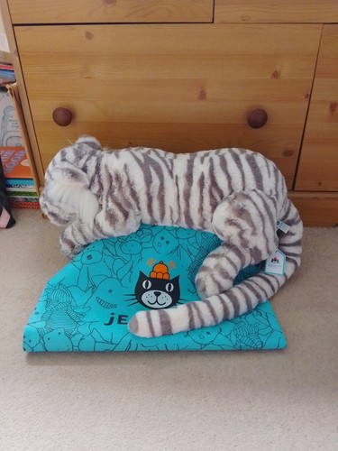 Jellycat large sacha snow - jellycat.,