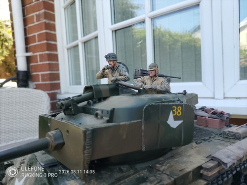 Tank crew wwii resin - tank,