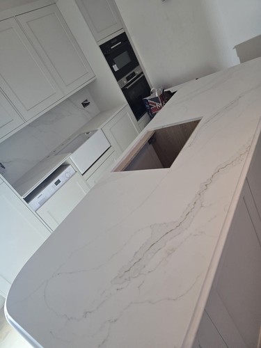 White quartz kitchen worktop