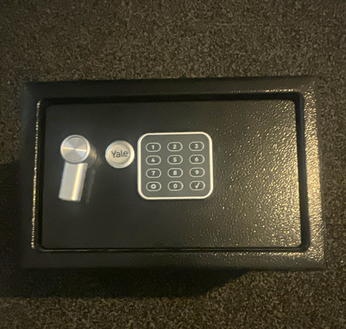 Yale small black digital - small,