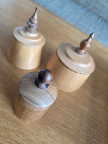 Turned fruitwood trinket - 3,
