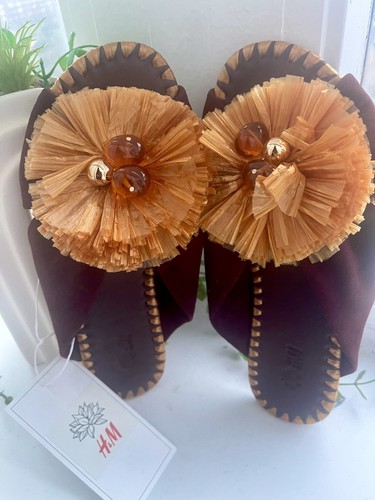The white lotus pompom - h&m, x