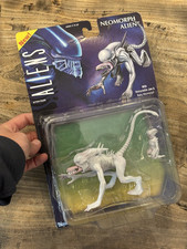 NECA NEOMORPH ALIEN w/BABY & RETRACTABLE JAW KENNER TRIBUTE FIGURE NEW & SEALED