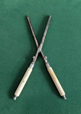 Antique foldable curling iron tongs with bakelite handles - Vintage hairdresser