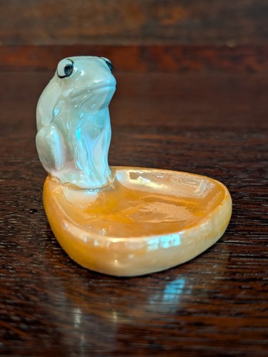 Vintage ashtray pin - ashtray, with