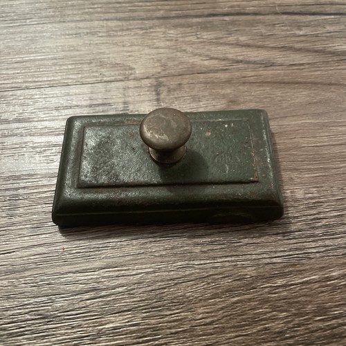 Vintage metal paper weight - metal,