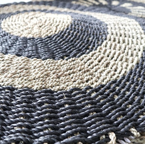 Round seagrass black tan - &,