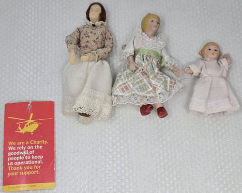 Dolls house vintage - 3, female