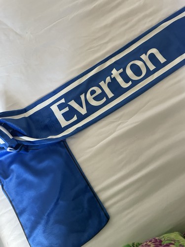 Official everton scarf has - scarf, t