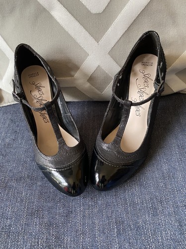Pair ladies black court - a,