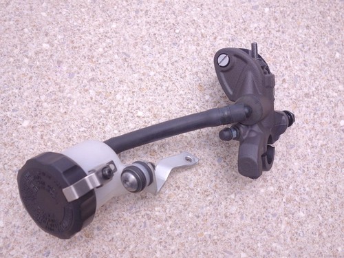 Manual brake pump cylinder