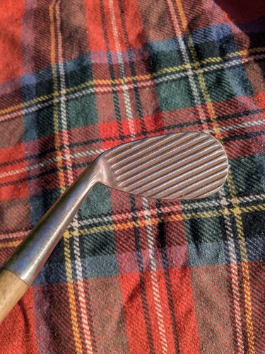 Deep groove mashie niblick - groove, mashie-niblick