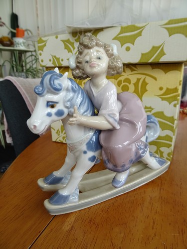 Rare retired lladro - rare, "faithful