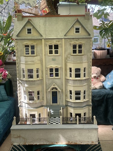 Dolls house - dolls,