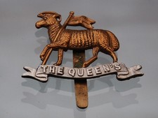 WW1 The Queen's West Surrey Regiment Bi- Metal Cap Badge