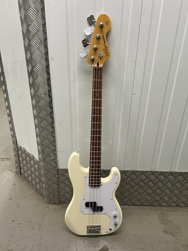 Vintage reissued bass - vintage, v4