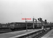 PHOTO  3 CAR SUBURBAN DMU SET