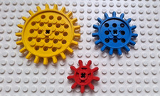 LEGO VINTAGE TECHNIC GEAR WITH