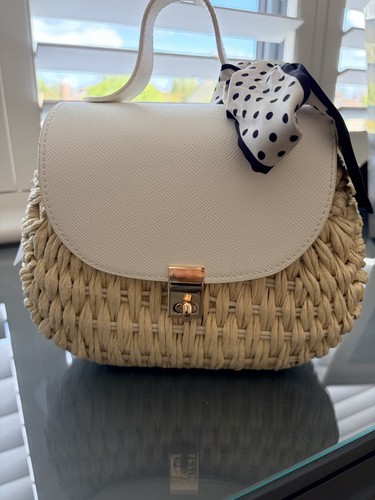 Bnwt top handle wicker style - top,