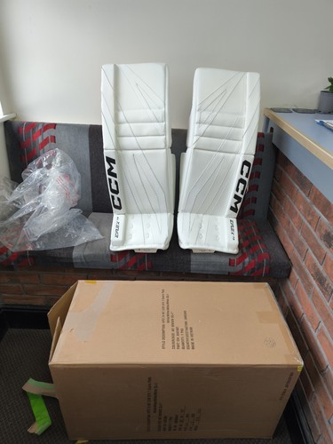 Ccm eflex goalie pads ice - eflex,