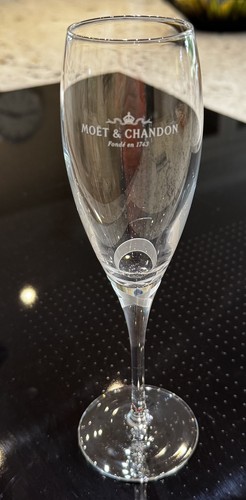 Moët chandon champagne - &,