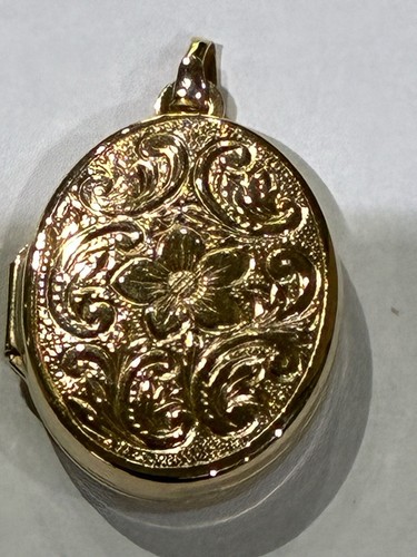 9ct solid gold locket - 9ct,