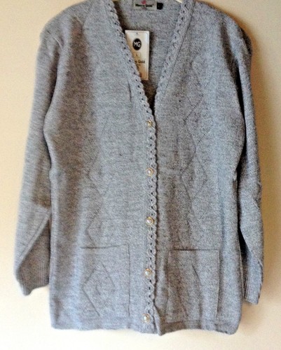 New ladies scallop edge - v, neck