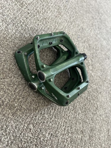 Spank spoon flat pedals - pedals,