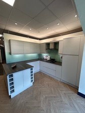 EX-DISPLAY MAGNET LUNA MATT GREY KITCHEN UNITS inc GAS HOB & EXTRACTOR (K000592)