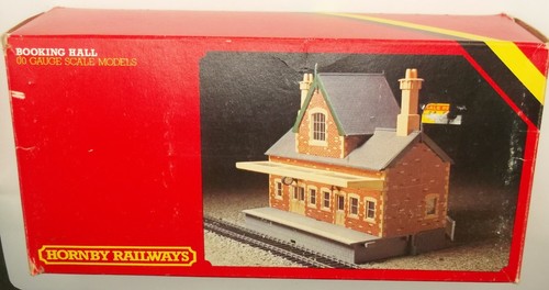 Hornby booking hall - oo,