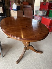 Ducal pine "Victoria" extending dining table and 4 Ducal Chairs