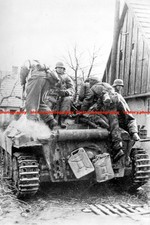 F027606 German Hetzer Tank Destroyer with Mounted Infantry Village Western Front