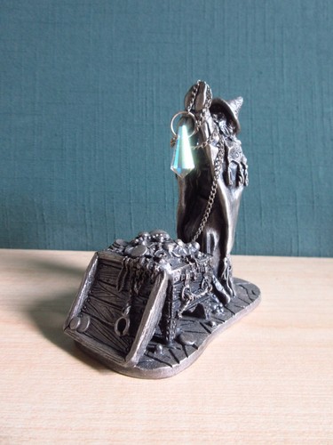 Myth and magic the crystal - -,