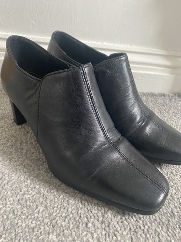 Black boot shoe - boot,