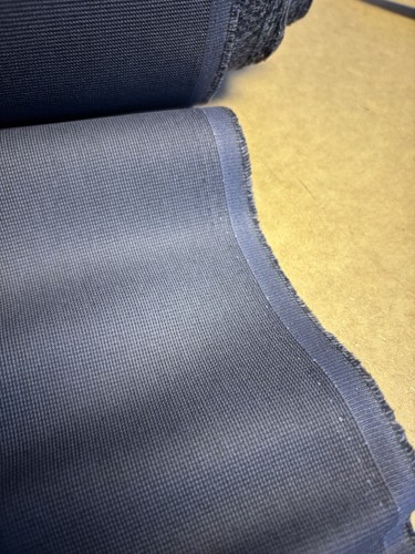 Metres dark grey - small, grid